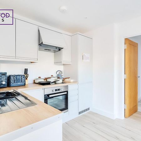 Modern Serviced Apartments For Contractors & Families With Free Parking, Wifi & Netflix By Redwood Stays Basingstoke Esterno foto