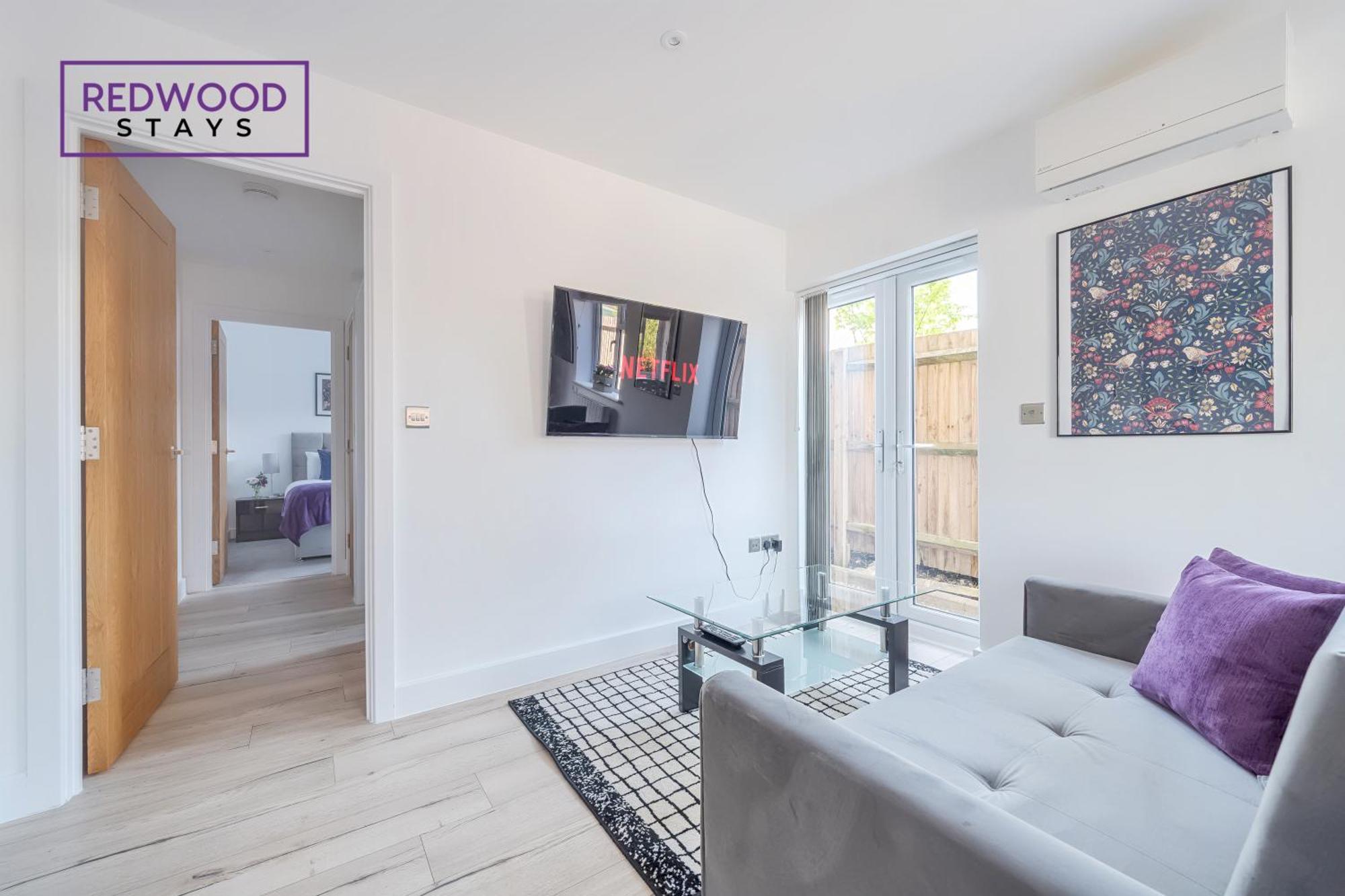 Modern Serviced Apartments For Contractors & Families With Free Parking, Wifi & Netflix By Redwood Stays Basingstoke Esterno foto