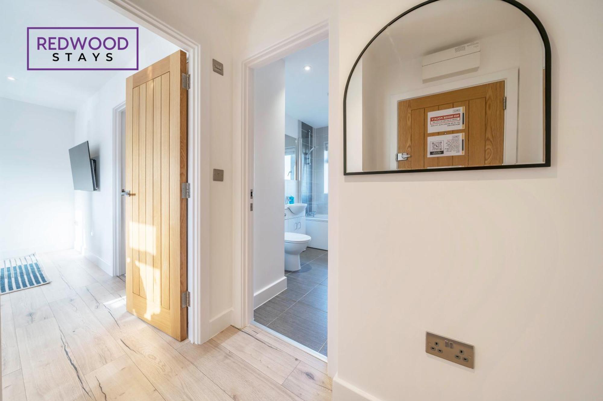 Modern Serviced Apartments For Contractors & Families With Free Parking, Wifi & Netflix By Redwood Stays Basingstoke Esterno foto