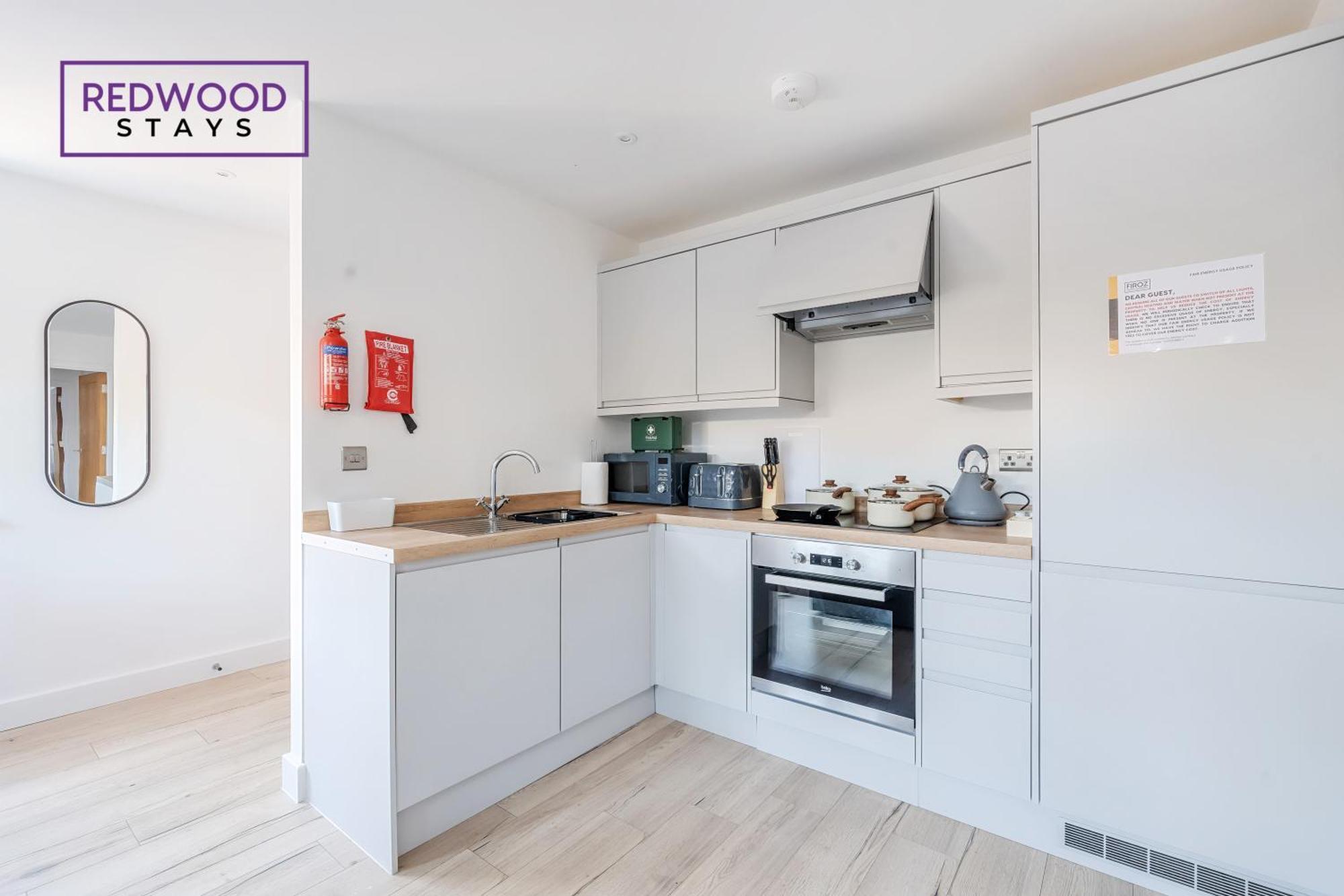 Modern Serviced Apartments For Contractors & Families With Free Parking, Wifi & Netflix By Redwood Stays Basingstoke Esterno foto