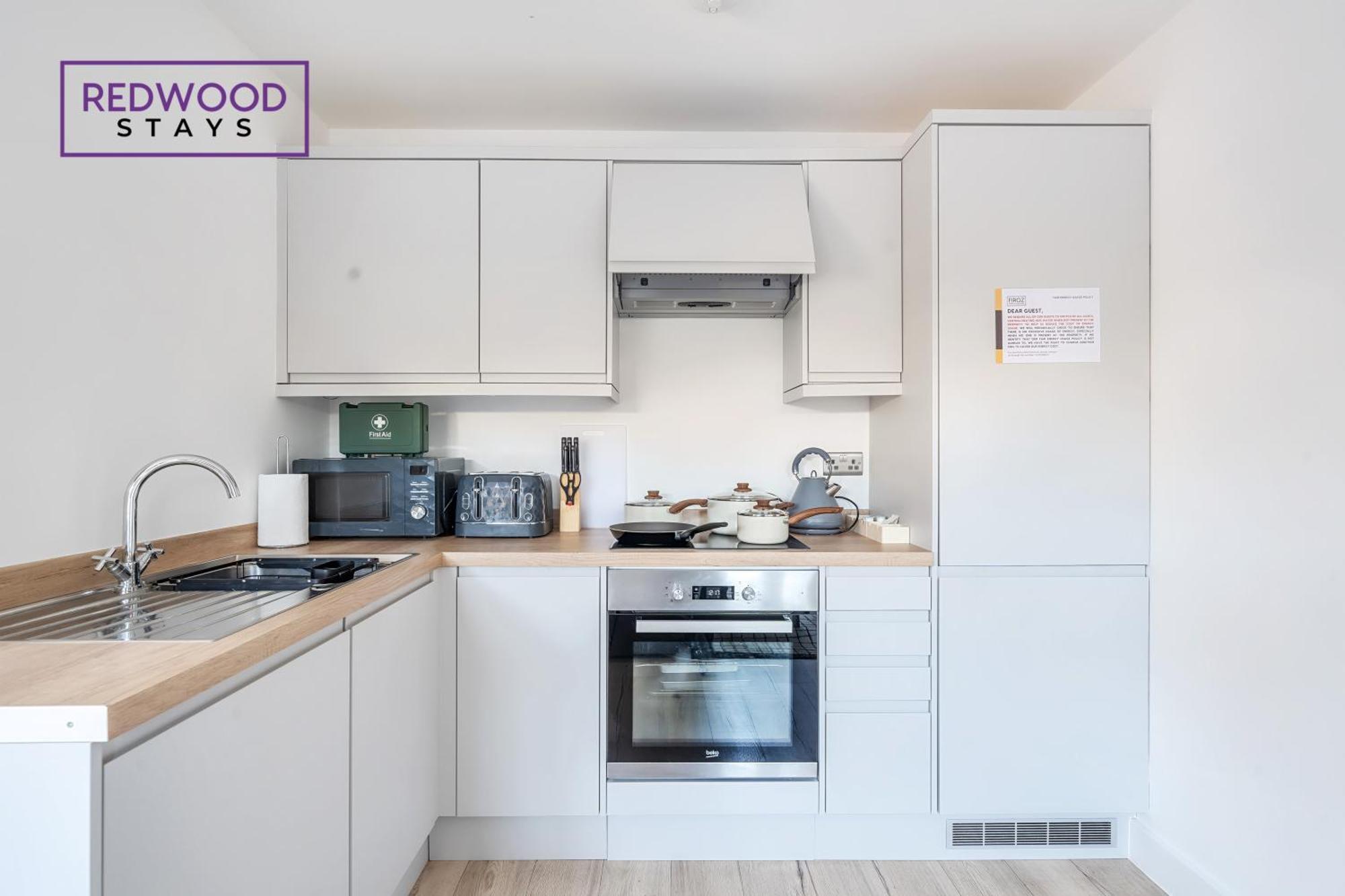 Modern Serviced Apartments For Contractors & Families With Free Parking, Wifi & Netflix By Redwood Stays Basingstoke Esterno foto