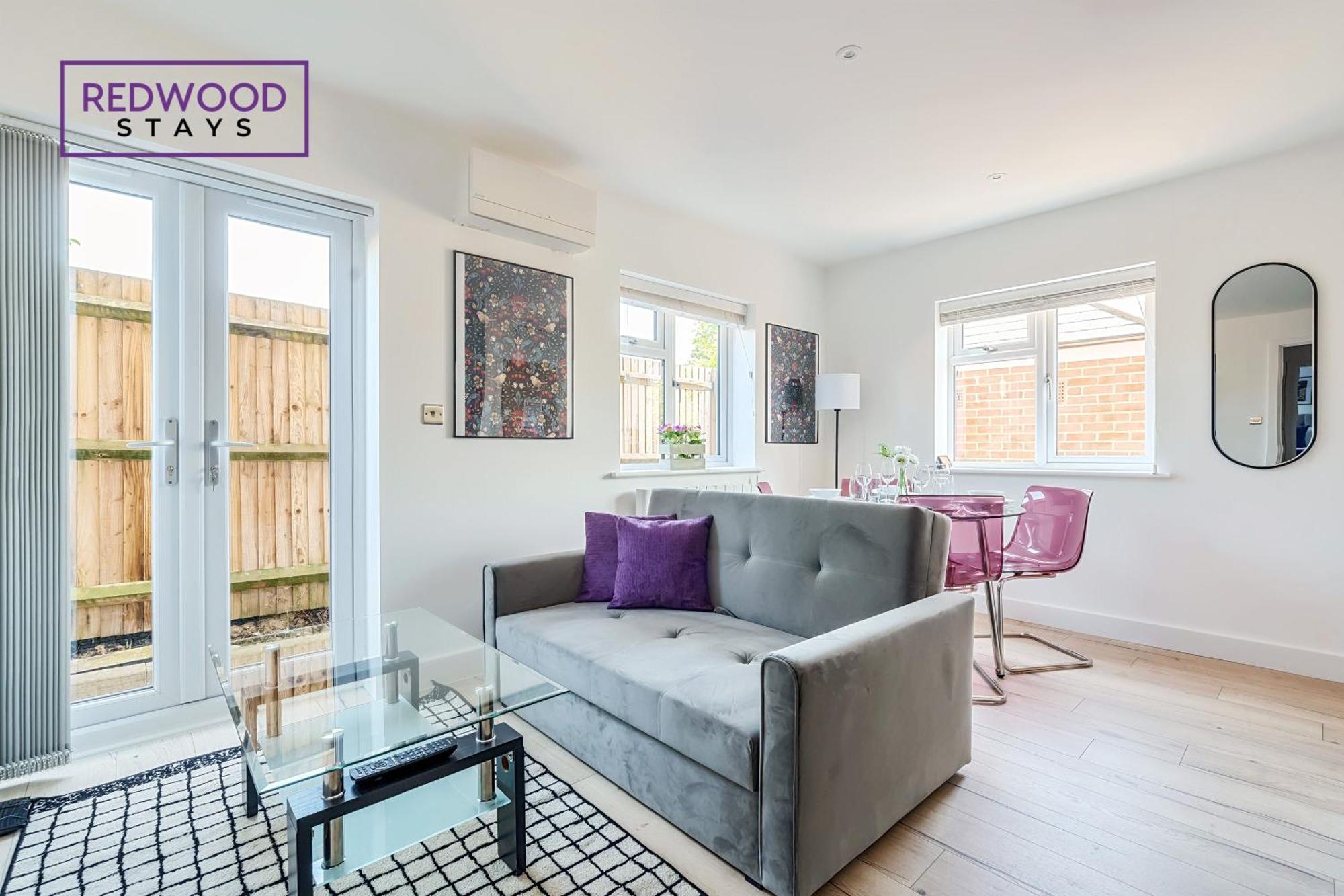 Modern Serviced Apartments For Contractors & Families With Free Parking, Wifi & Netflix By Redwood Stays Basingstoke Esterno foto