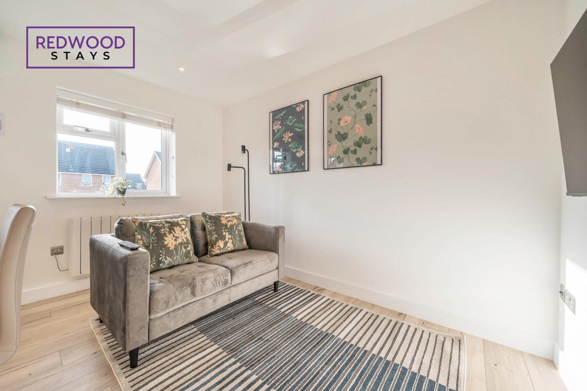 Modern Serviced Apartments For Contractors & Families With Free Parking, Wifi & Netflix By Redwood Stays Basingstoke Esterno foto