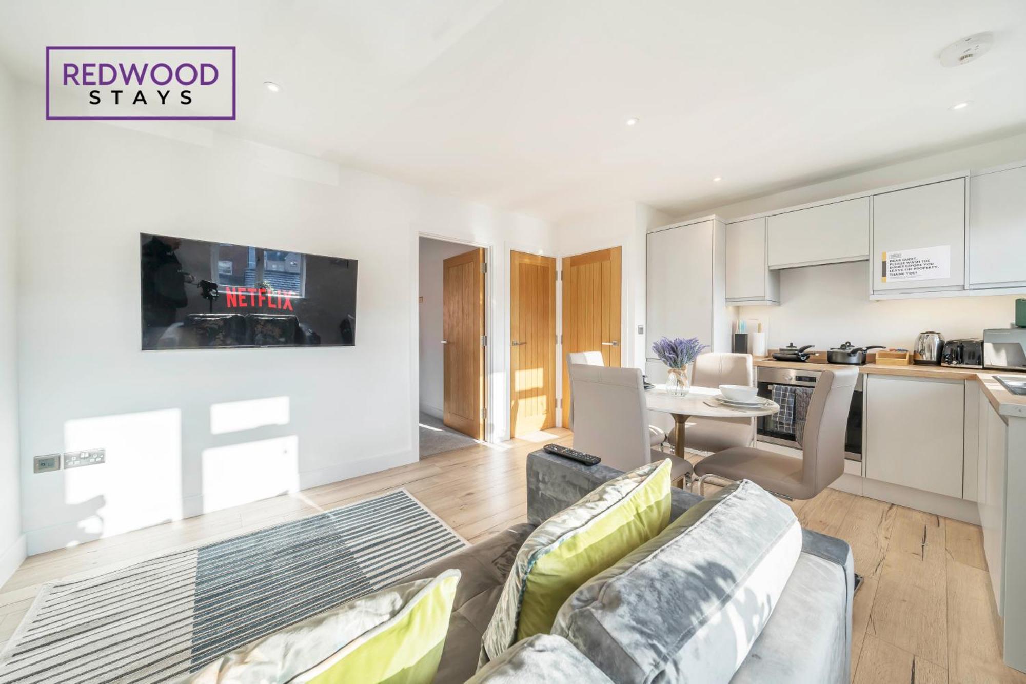 Modern Serviced Apartments For Contractors & Families With Free Parking, Wifi & Netflix By Redwood Stays Basingstoke Esterno foto
