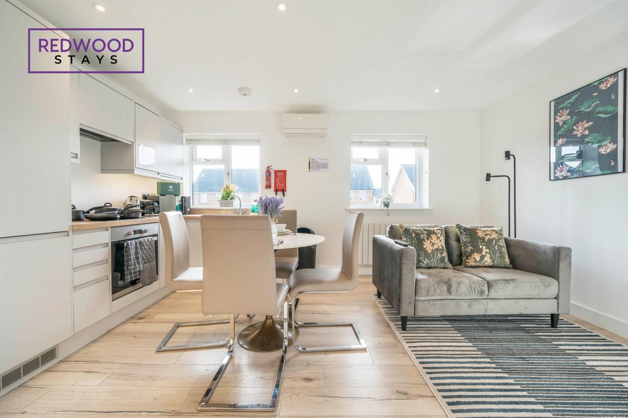 Modern Serviced Apartments For Contractors & Families With Free Parking, Wifi & Netflix By Redwood Stays Basingstoke Esterno foto
