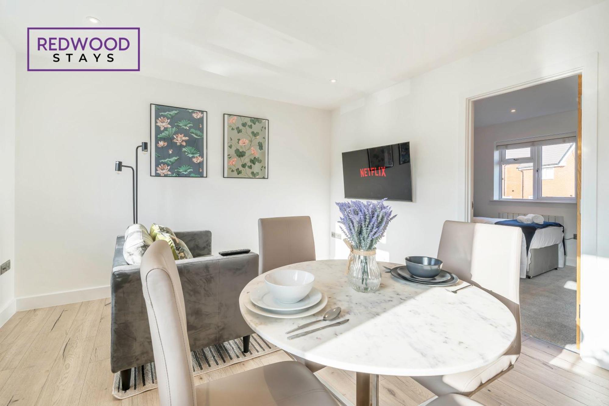 Modern Serviced Apartments For Contractors & Families With Free Parking, Wifi & Netflix By Redwood Stays Basingstoke Esterno foto