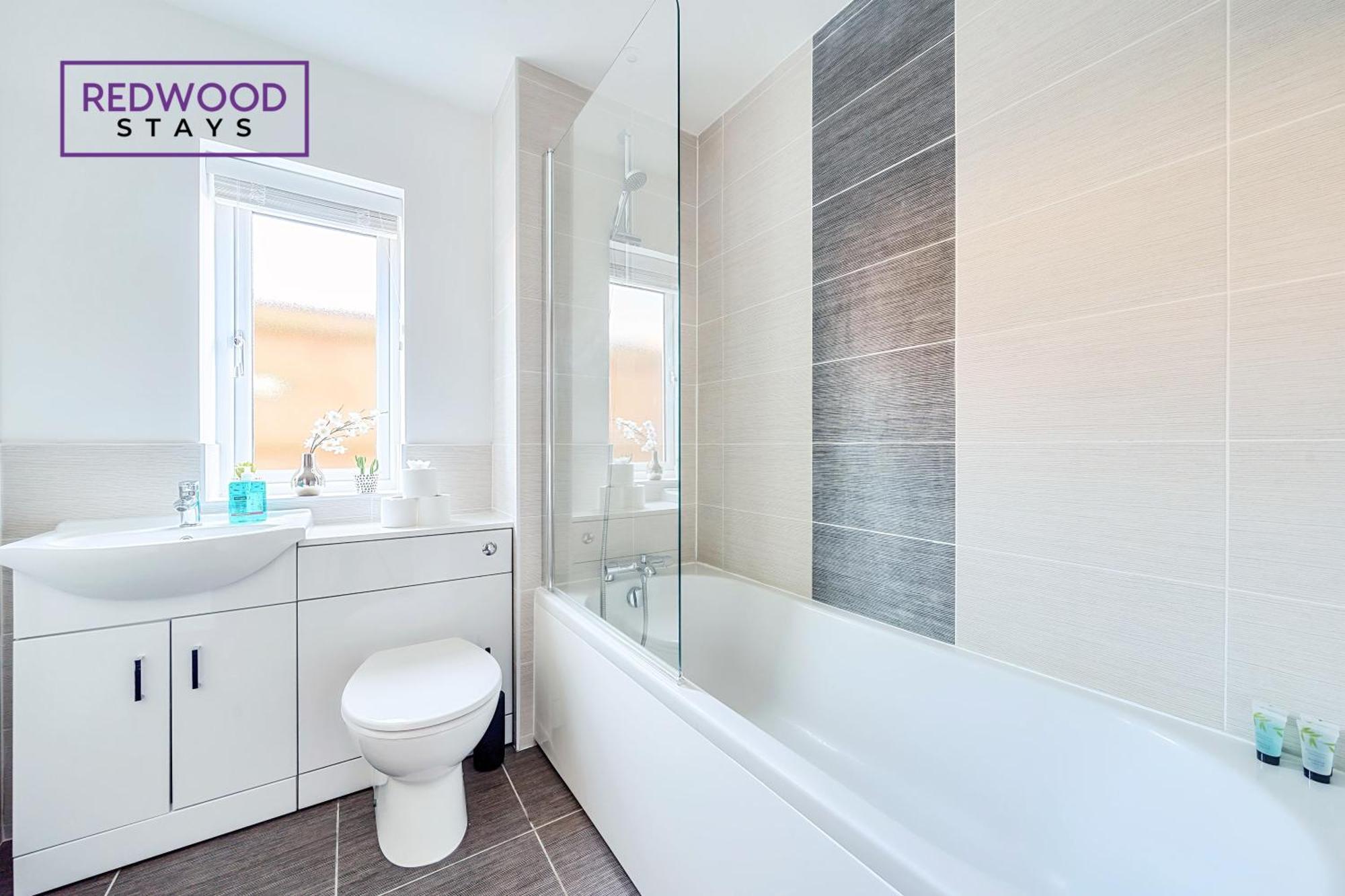 Modern Serviced Apartments For Contractors & Families With Free Parking, Wifi & Netflix By Redwood Stays Basingstoke Esterno foto