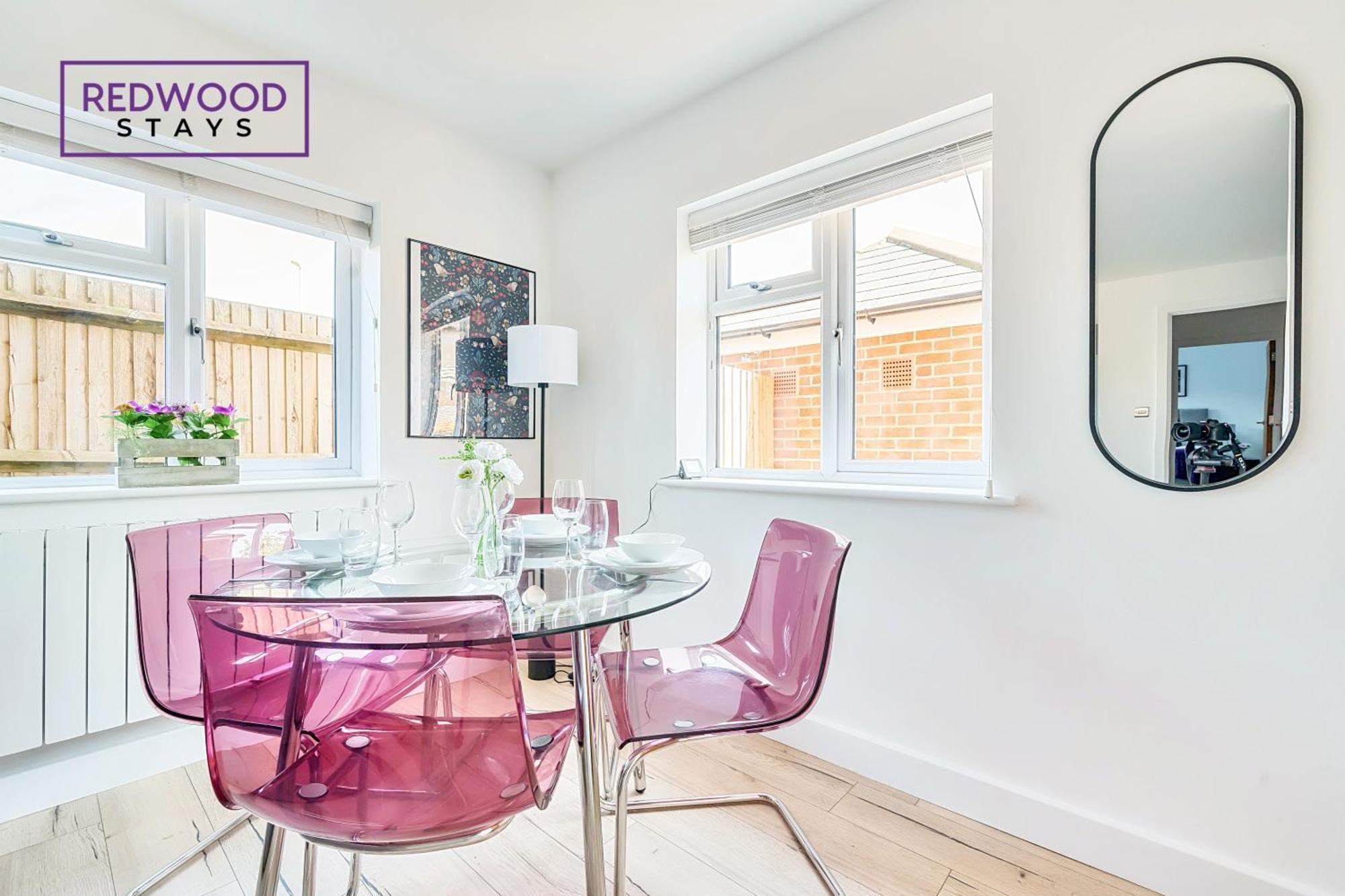 Modern Serviced Apartments For Contractors & Families With Free Parking, Wifi & Netflix By Redwood Stays Basingstoke Esterno foto