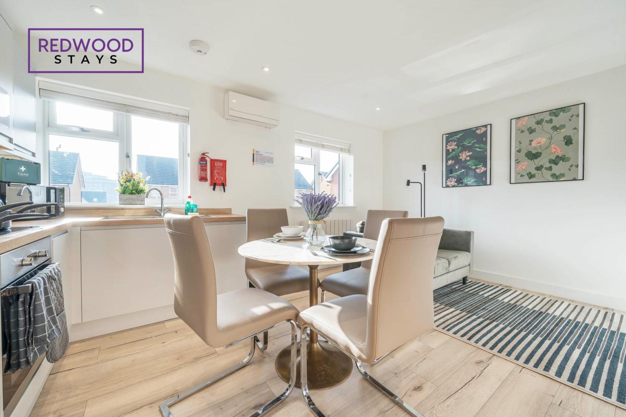 Modern Serviced Apartments For Contractors & Families With Free Parking, Wifi & Netflix By Redwood Stays Basingstoke Esterno foto
