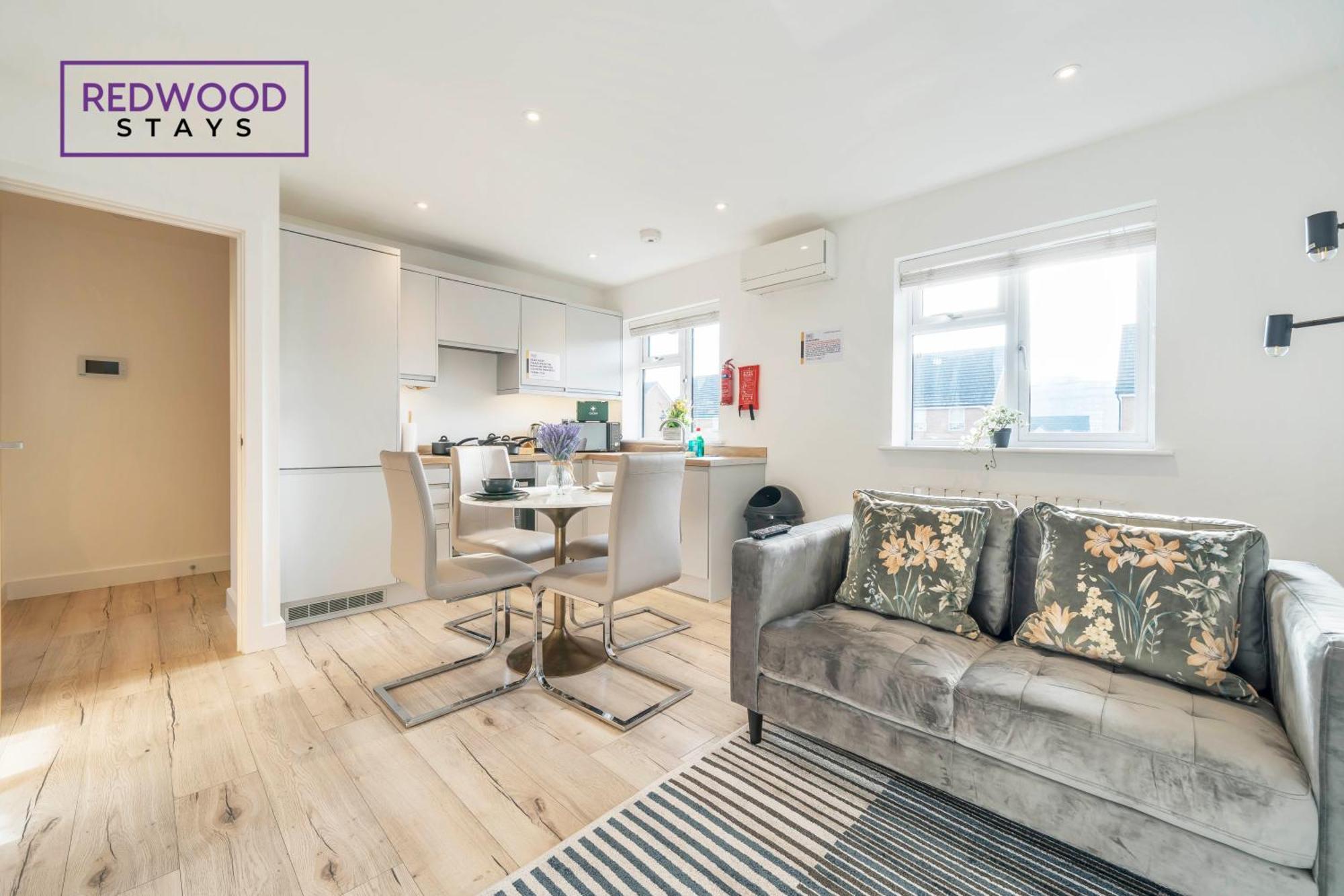 Modern Serviced Apartments For Contractors & Families With Free Parking, Wifi & Netflix By Redwood Stays Basingstoke Esterno foto