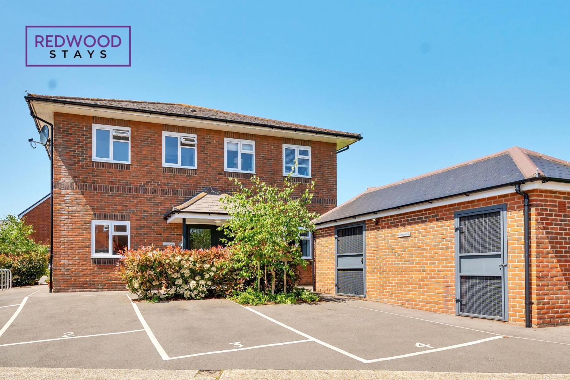 Modern Serviced Apartments For Contractors & Families With Free Parking, Wifi & Netflix By Redwood Stays Basingstoke Esterno foto