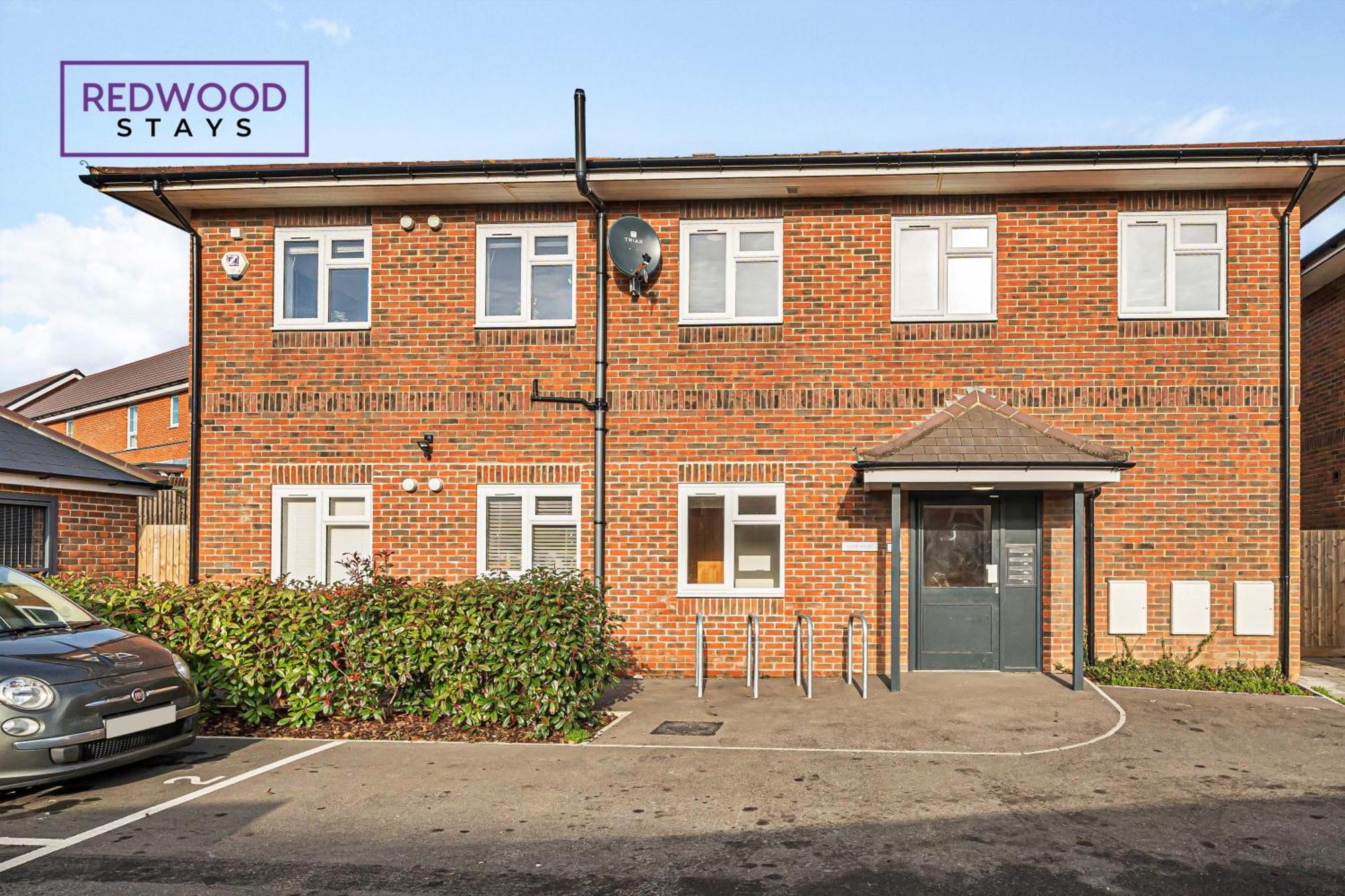 Modern Serviced Apartments For Contractors & Families With Free Parking, Wifi & Netflix By Redwood Stays Basingstoke Esterno foto
