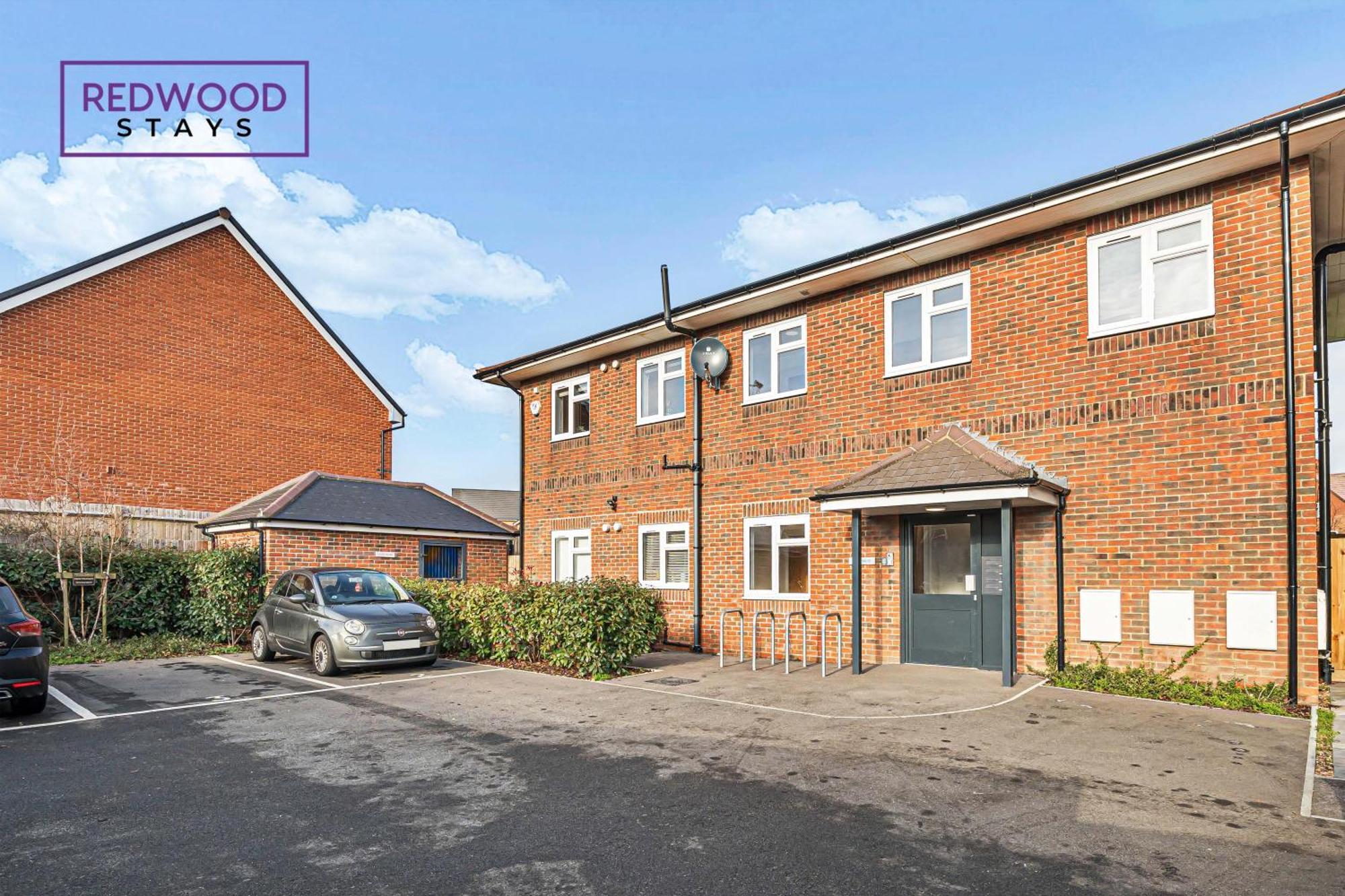 Modern Serviced Apartments For Contractors & Families With Free Parking, Wifi & Netflix By Redwood Stays Basingstoke Esterno foto