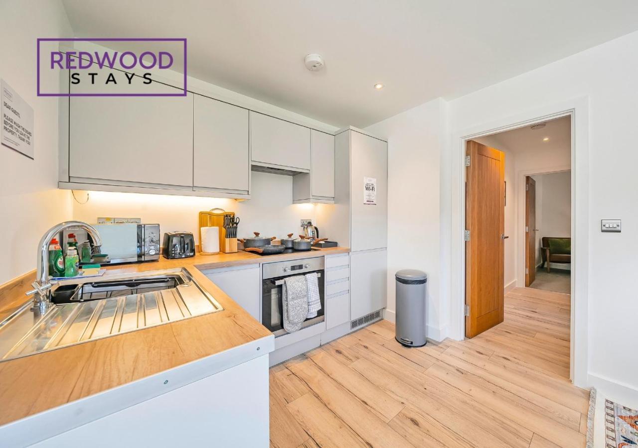 Modern Serviced Apartments For Contractors & Families With Free Parking, Wifi & Netflix By Redwood Stays Basingstoke Esterno foto