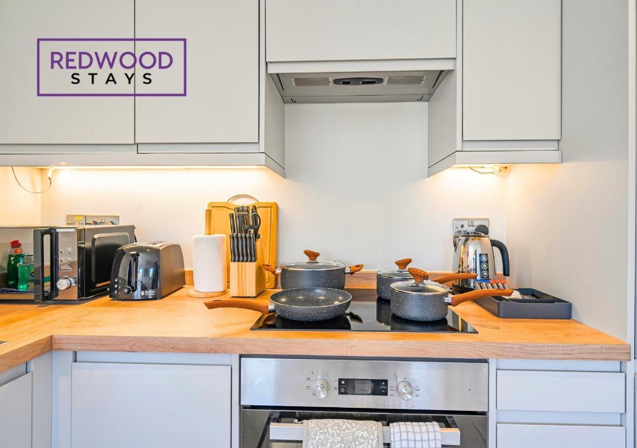 Modern Serviced Apartments For Contractors & Families With Free Parking, Wifi & Netflix By Redwood Stays Basingstoke Esterno foto