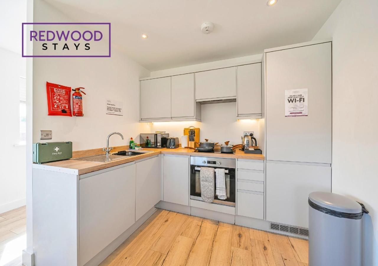 Modern Serviced Apartments For Contractors & Families With Free Parking, Wifi & Netflix By Redwood Stays Basingstoke Esterno foto