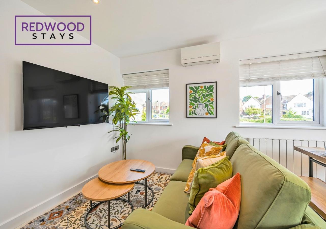 Modern Serviced Apartments For Contractors & Families With Free Parking, Wifi & Netflix By Redwood Stays Basingstoke Esterno foto