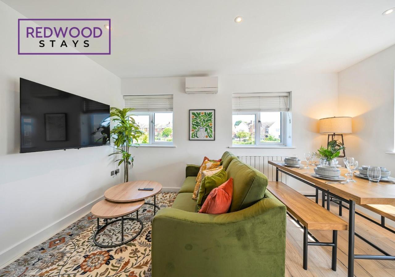 Modern Serviced Apartments For Contractors & Families With Free Parking, Wifi & Netflix By Redwood Stays Basingstoke Esterno foto