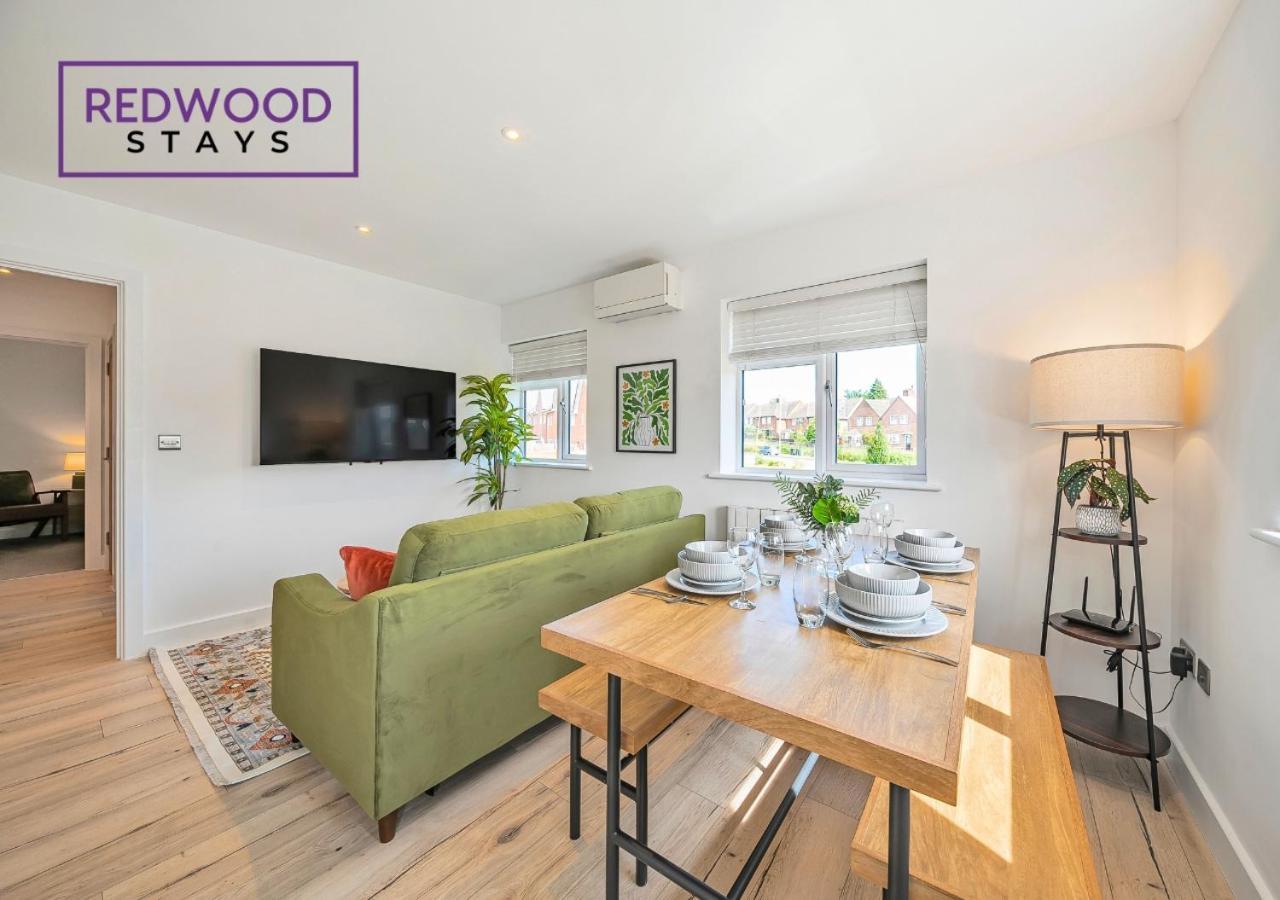 Modern Serviced Apartments For Contractors & Families With Free Parking, Wifi & Netflix By Redwood Stays Basingstoke Esterno foto