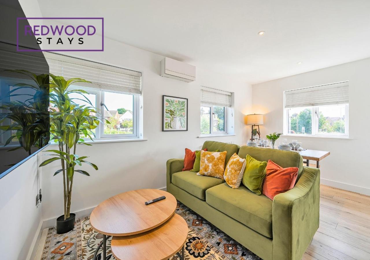 Modern Serviced Apartments For Contractors & Families With Free Parking, Wifi & Netflix By Redwood Stays Basingstoke Esterno foto