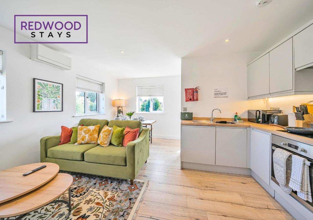 Modern Serviced Apartments For Contractors & Families With Free Parking, Wifi & Netflix By Redwood Stays Basingstoke Esterno foto